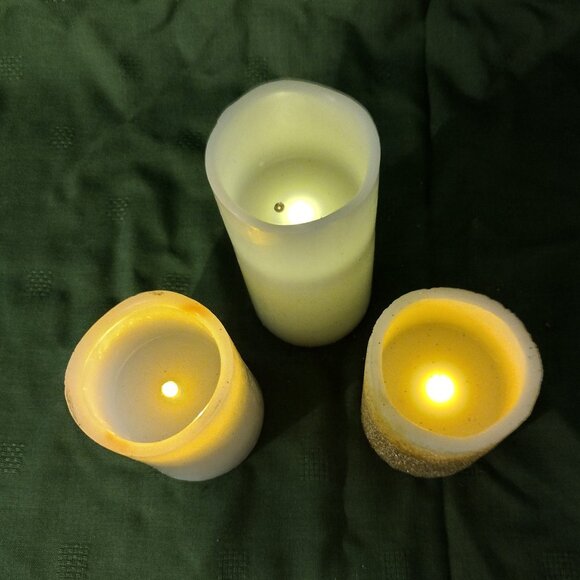 LOT OF 4 – 3  Battery Powered Candles and NIP Hanging Jewelry Organizer. - Picture 3 of 10